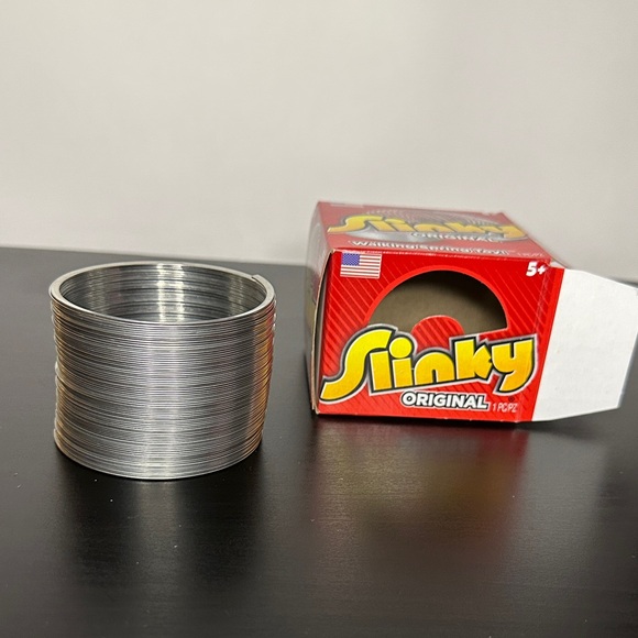 Slinky Original Walking Spring Toy - Picture 4 of 7